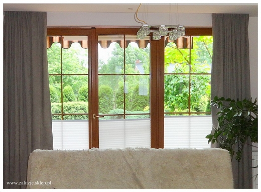 Stylowe zasłony i plisy okienne - dekoruj i reguluj światło w swoim wnętrzu. #zasłony #plisy #okna